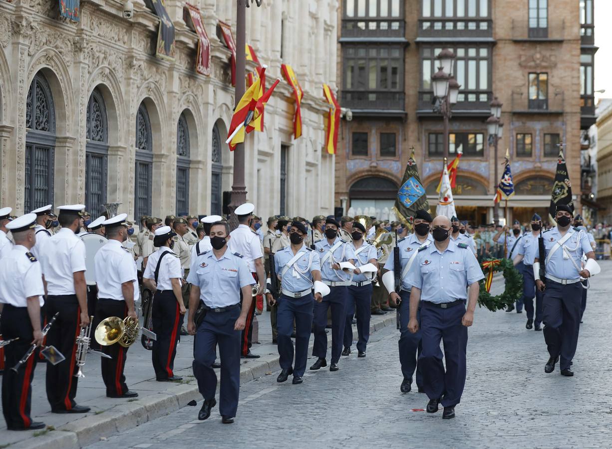 Izado solemne de la bandera de España por el centenario de la Base Aérea de Tablada